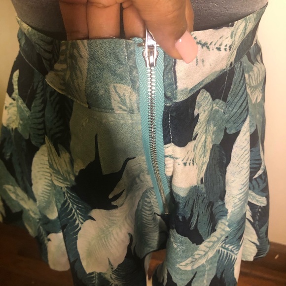 Crop Top and Shorts - Picture 6 of 8